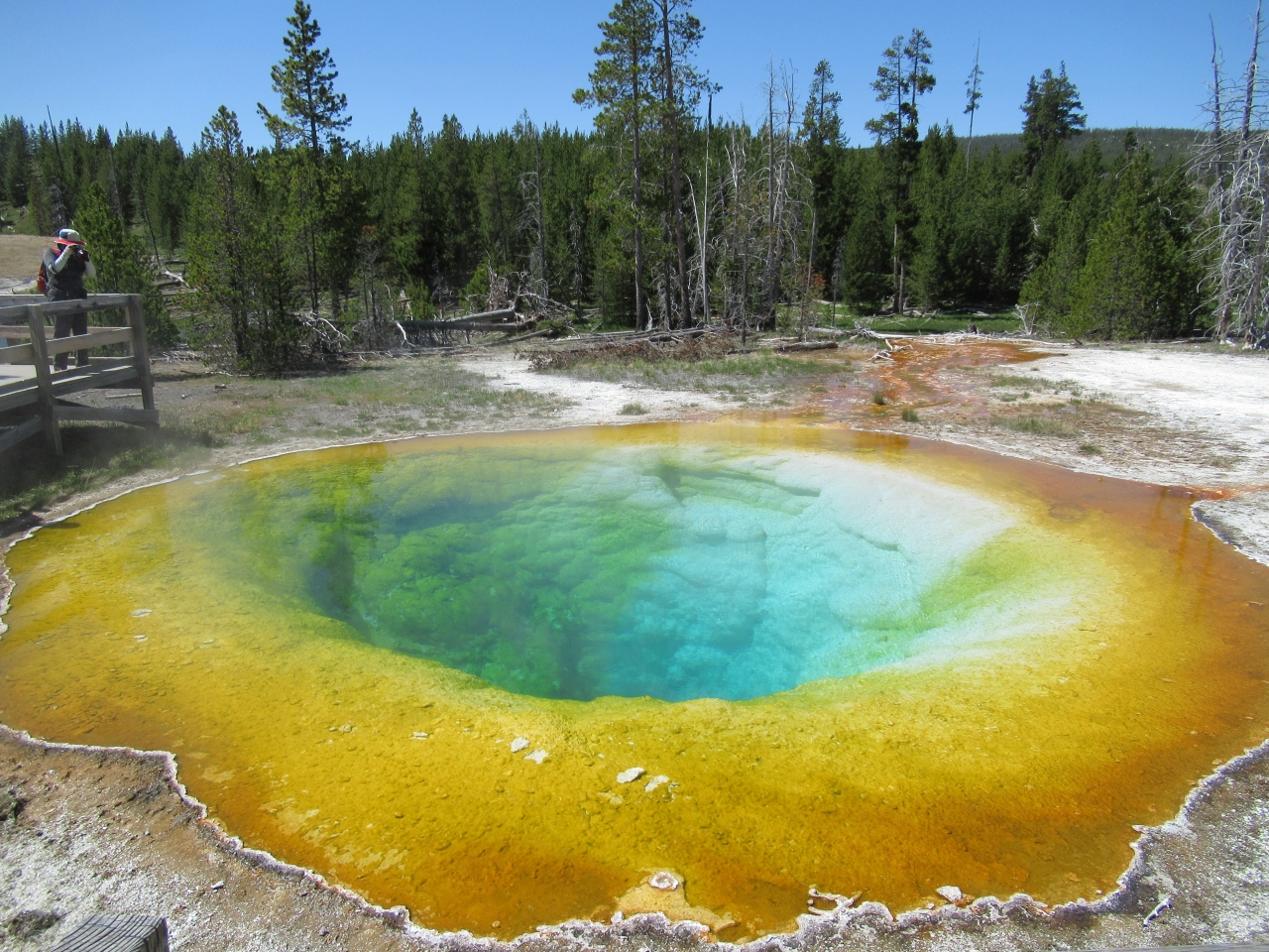 アメリカ西部の旅 イエローストーンの間欠泉 虹色に輝く グランドプリズマティックスプリング イエローストーン国立公園周辺 アメリカ の旅行記 ブログ By 実結樹さん フォートラベル