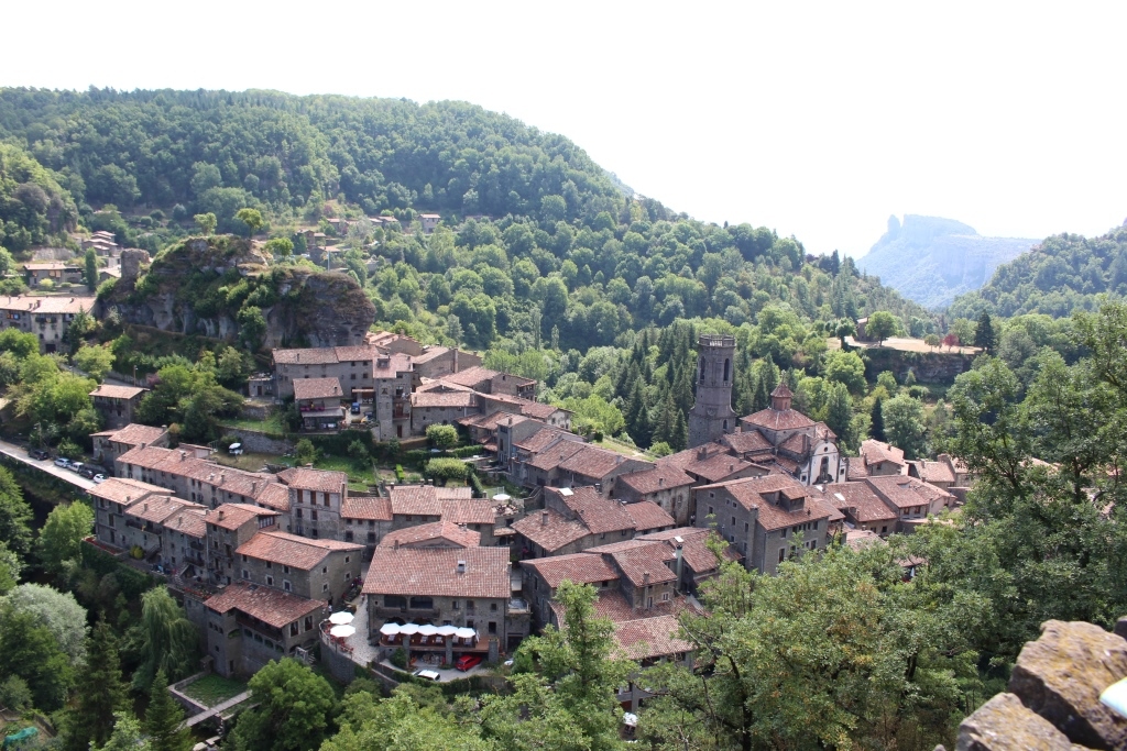ルピ Rupit 独特の個性を放つ石造りの街並み 中世より少し後に最盛期を迎えた貴族の村 バルセロナ スペイン の旅行記 ブログ By Raindanceさん フォートラベル ルピ Rupit 独特の個性を放つ石造りの街並み 中世より少し後に最盛期を迎えた貴族の村 バルセロナ スペイン の旅行記 ブログ By Raindanceさん フォートラベル