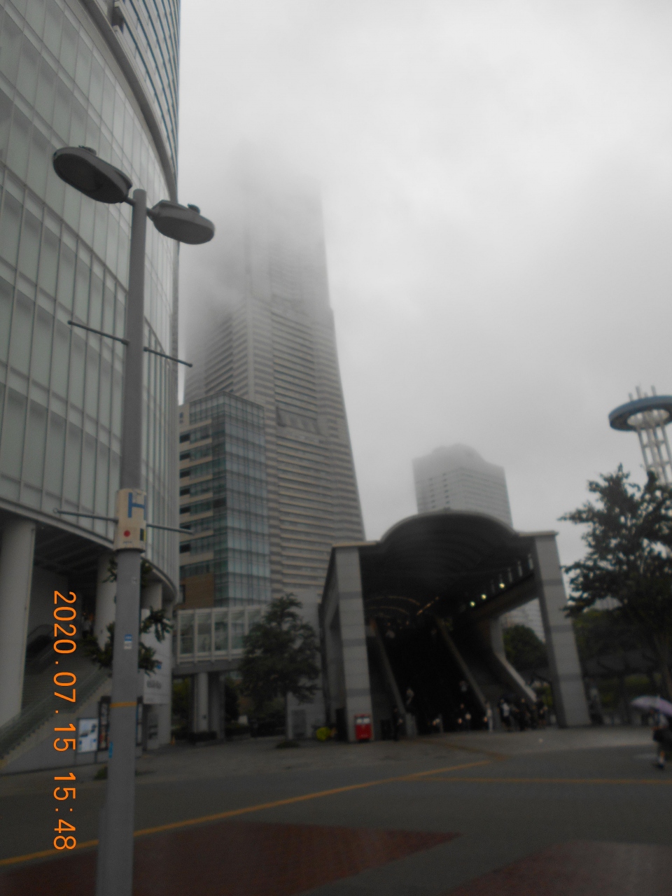 ランドマークタワーと雨の桜木町駅前広場 横浜 神奈川県 の旅行記 ブログ By Harumiさん フォートラベル ランドマークタワーと雨の桜木町駅前広場 横浜 神奈川県 の旅行記 ブログ By Harumiさん フォートラベル
