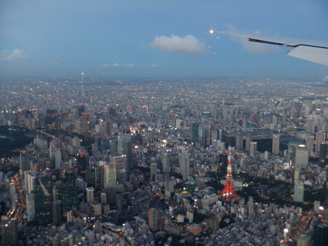 Jalどこかにマイルで日帰り那覇にまいる スカイツリー 東京タワー 都心上空な着陸 那覇 沖縄県 の旅行記 ブログ By Azさん フォートラベル