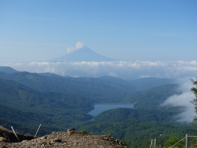 山梨県 父子2人旅 大菩薩嶺 2 057m 登山編 山頂から絶景の稜線下り 勝沼 塩山 山梨県 の旅行記 ブログ By ヒコにゃんさん フォートラベル 山梨県 父子2人旅 大菩薩嶺 2 057m 登山編 山頂から絶景の稜線下り 勝沼 塩山 山梨県 の旅行記 ブログ By ヒコにゃんさん フォートラベル