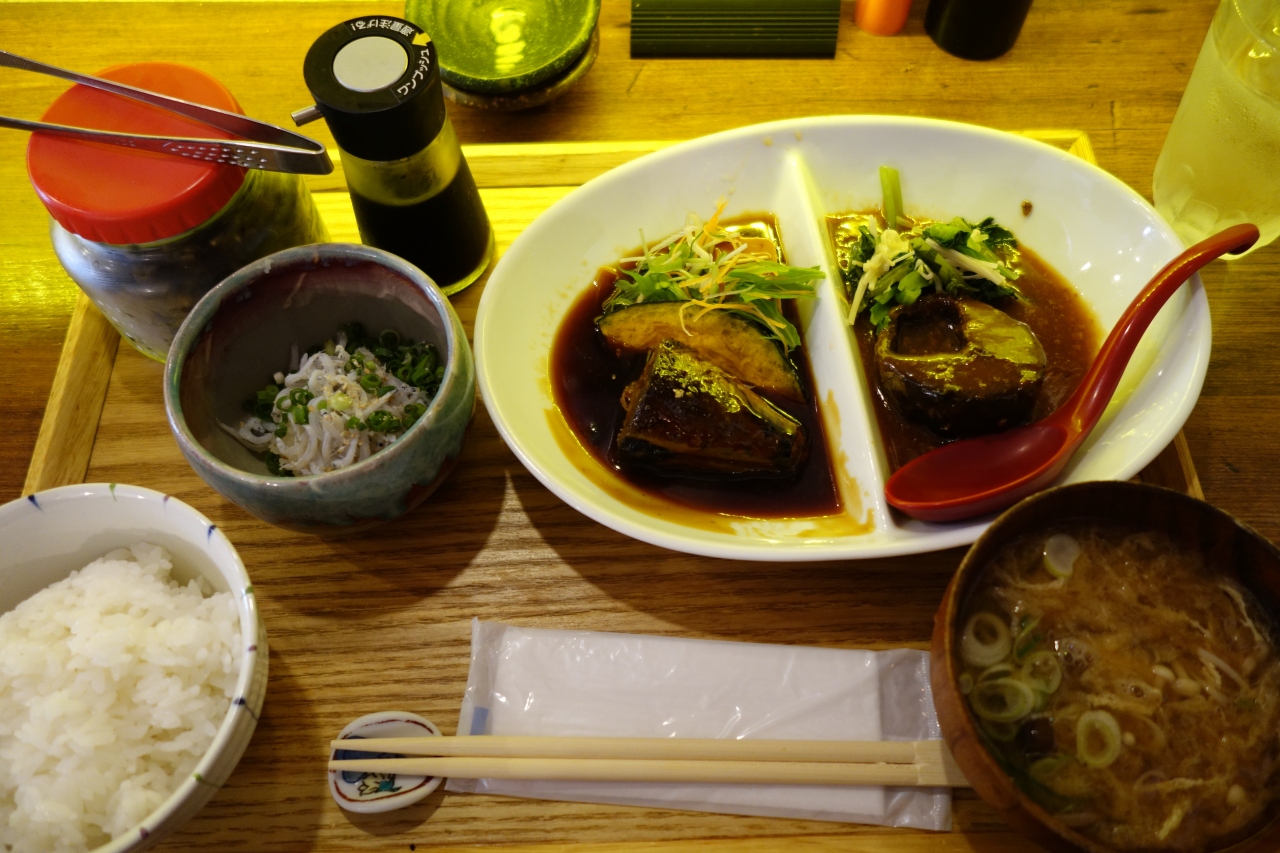 1015 1 福岡 お出かけ前に 煮魚少年で鯖の定食いただいて 博多 福岡県 の旅行記 ブログ By Hhbさん フォートラベル
