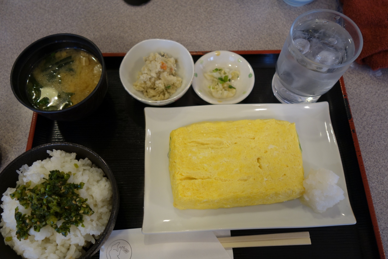 20210118 京都 六条通りの地元感なお食事どころですね。つるやこなな、だしまき定食。