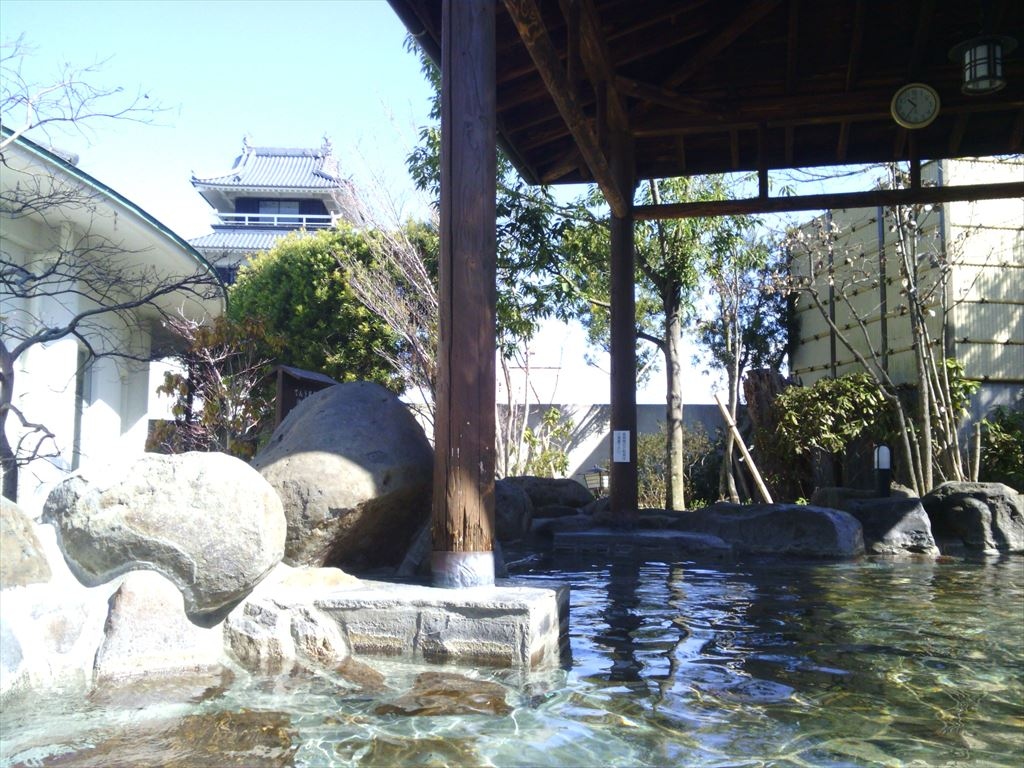 七城温泉ドーム と 七城メロンドーム 田園にたたずむ天守閣と巨大メロン 菊池 合志 熊本県 の旅行記 ブログ By Decoさん フォートラベル