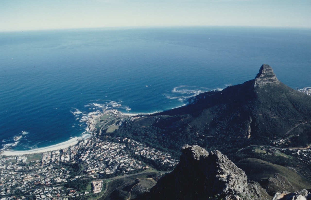 27年前 南アフリカに行きました テーブルマウンテンの上から眺めるケープタウン ケープタウン 南アフリカ共和国 の旅行記 ブログ By Indijyonkoさん フォートラベル