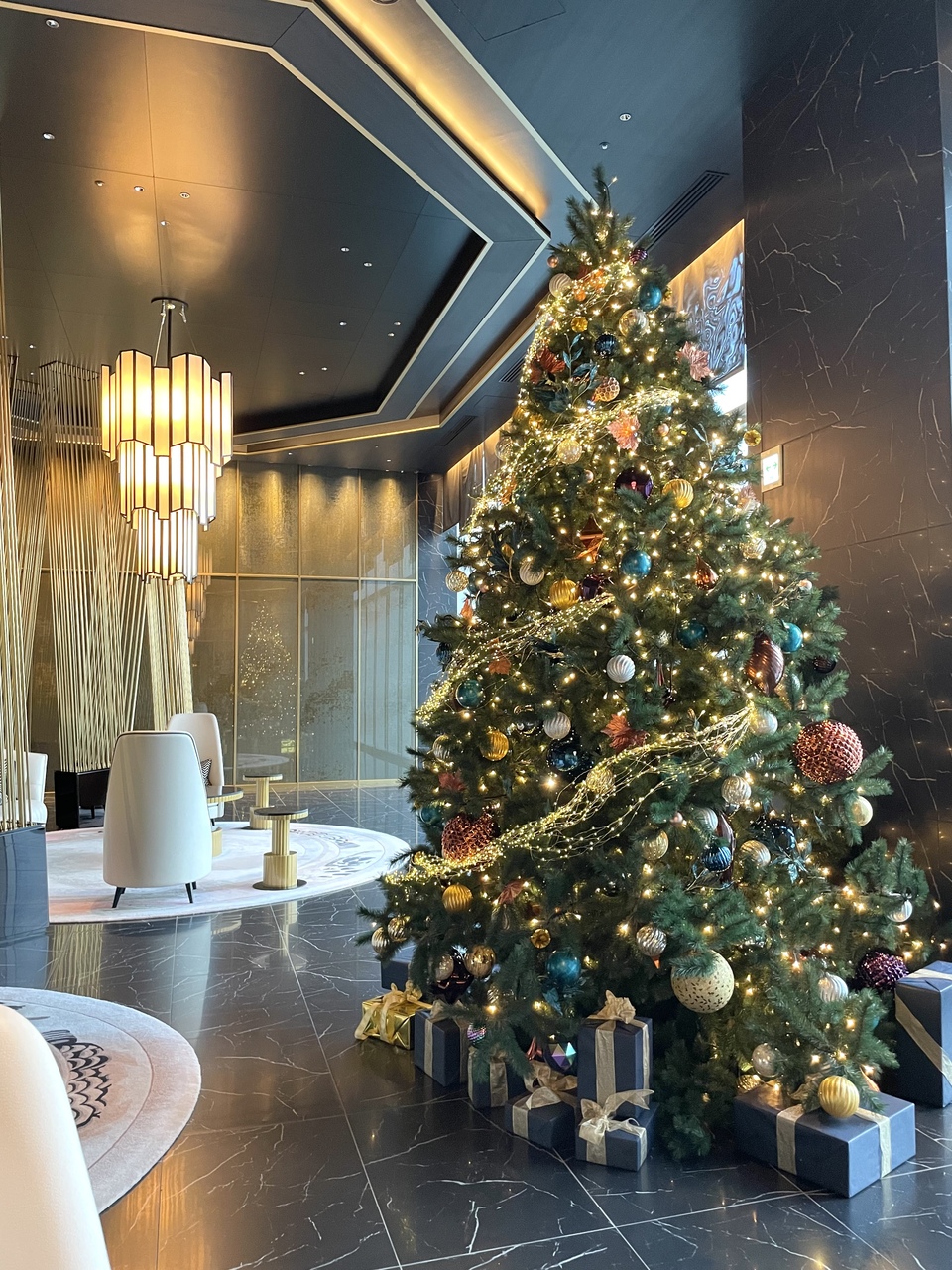 クリスマスに横浜みなとみらいの会員制ホテル 横浜ベイコート倶楽部 に 黒とゴールドが基調でゴージャス 横浜 神奈川県 の旅行記 ブログ By Chikofuuさん フォートラベル