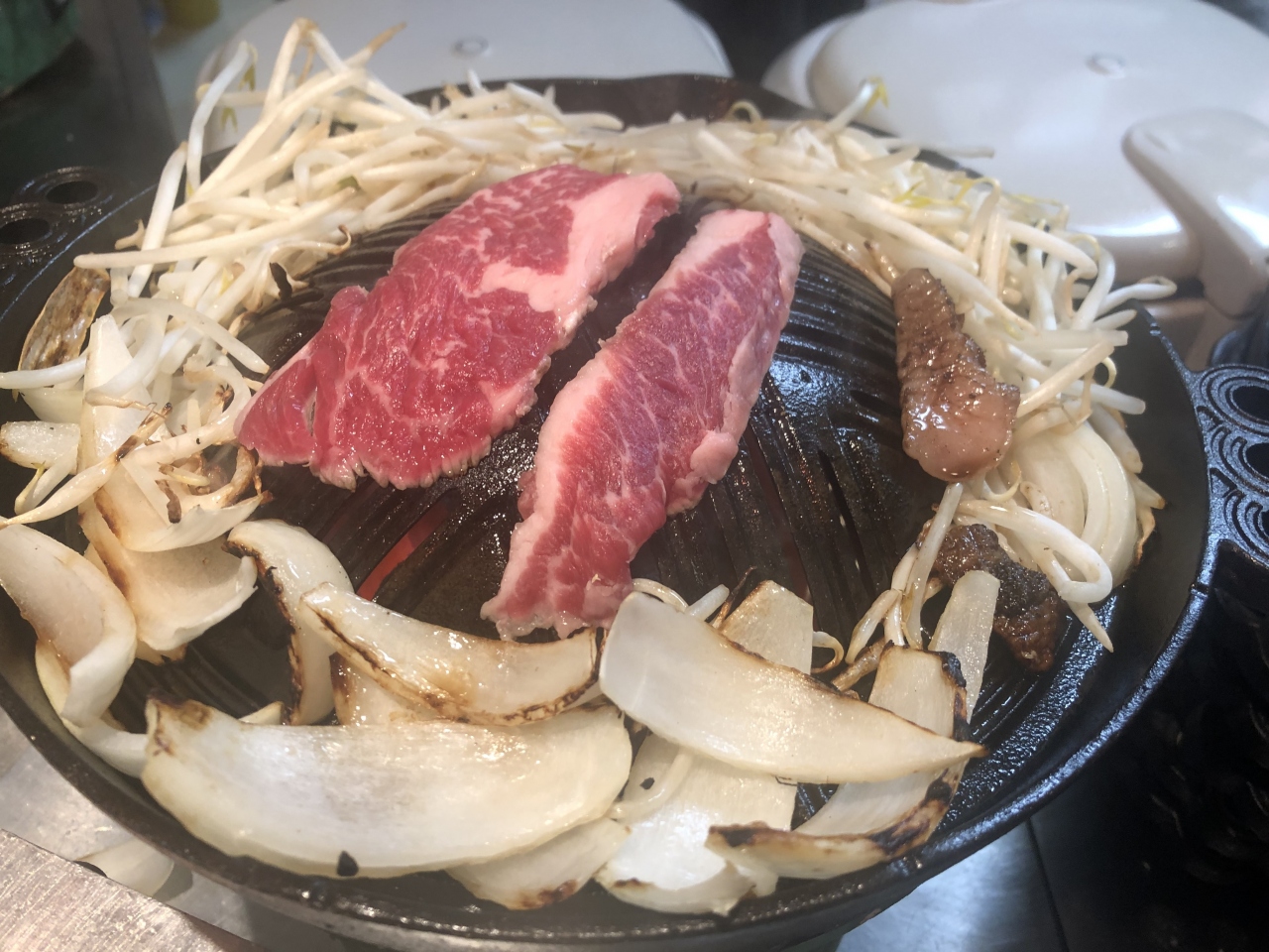 すすきの発の羊肉専門店 札幌成吉思汗 しろくま 札幌本店 ジンギスカン専門店として唯一ミシュラン北海道ビブグルマンに選出された実力店 札幌 北海道 の旅行記 ブログ By Antonioさん フォートラベル