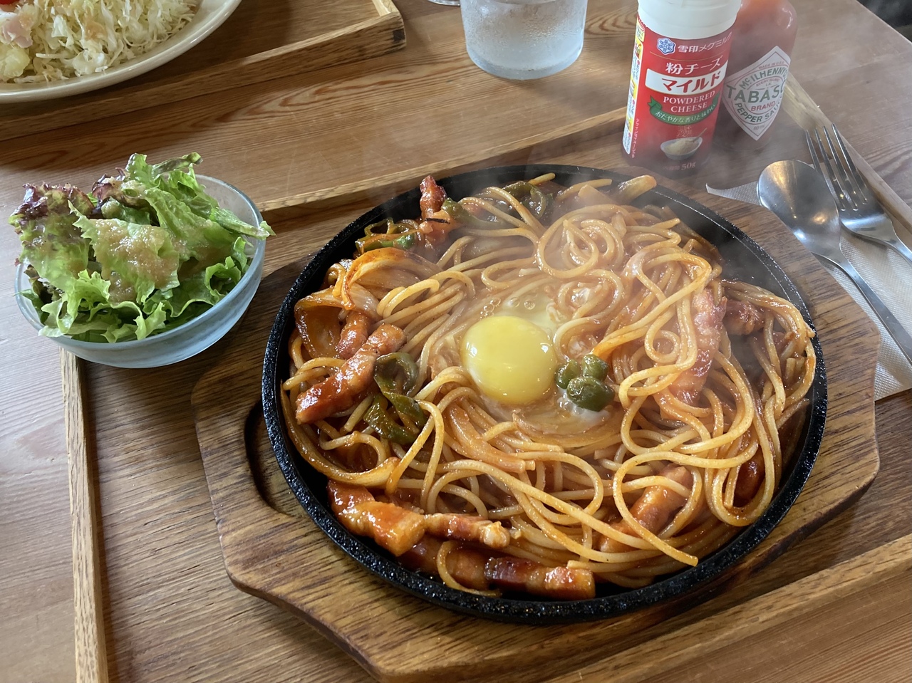 ７月初めの旭川 旭川市の隣 東川町の On The Table で 東川産ファームレラさんの 大雪な卵 のせナポリタン 東川 上川 北海道 の旅行記 ブログ By 旅熊 Kokazさん フォートラベル