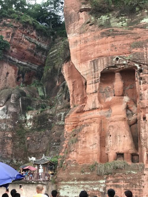 製作に90年<br />砂岩で赤<br />