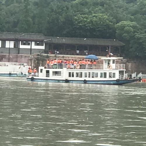 <br />船はぶつけられるので携帯注意<br />中で20元でやっている撮影は、色々ポーズとらされるらしいが、その中からいいのを選ぶのではなく、ポーズ数金を取られるらしいので注意