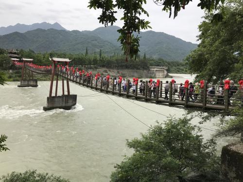 吊り橋はパスで