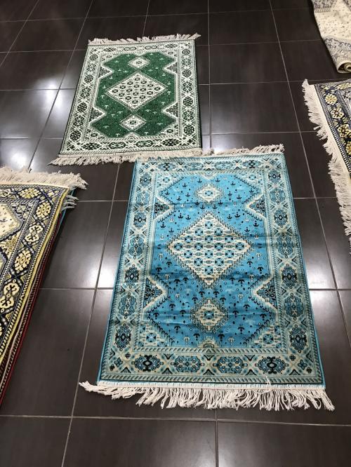 刺繍屋さんで絨毯こうた<br /><br />cherif ben moussa