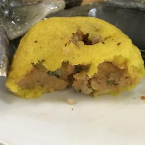 添えてある丸いのがナゾで食べてもナゾ