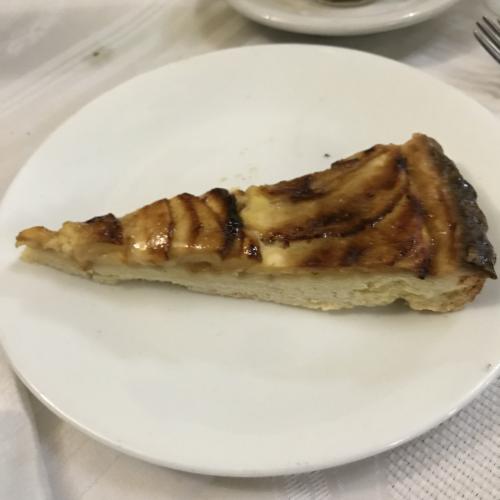 こっちはリンゴが名産らしく、アップルタルト<br />美味しい！<br />バター使わないので硬めのタルト生地<br /><br /><br />アップルタイザーもどきも有名らしい