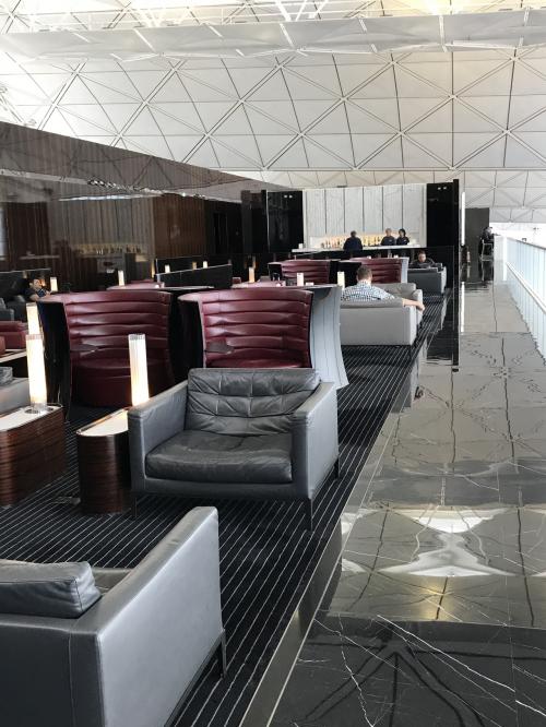 右は外で駐機場