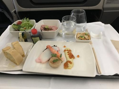 前菜<br />パンはガーリックトーストに