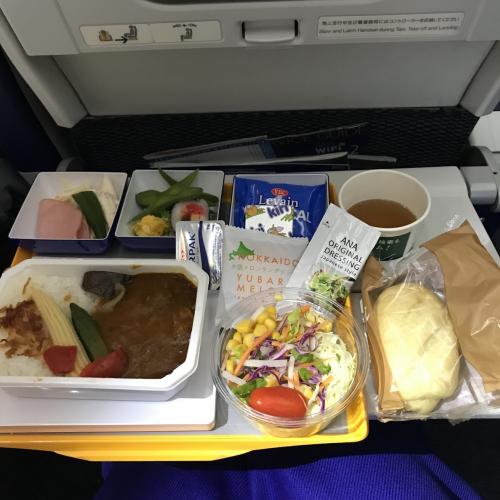 1食目<br />カレーに外れなしなのもあり、今回のは美味しかった<br />が、来月も同じカレーか・・・<br /><br />夕張メロンラングドシャは香料きつくてサンドしてあるのが硬くて甘すぎてダメだった・・・<br />