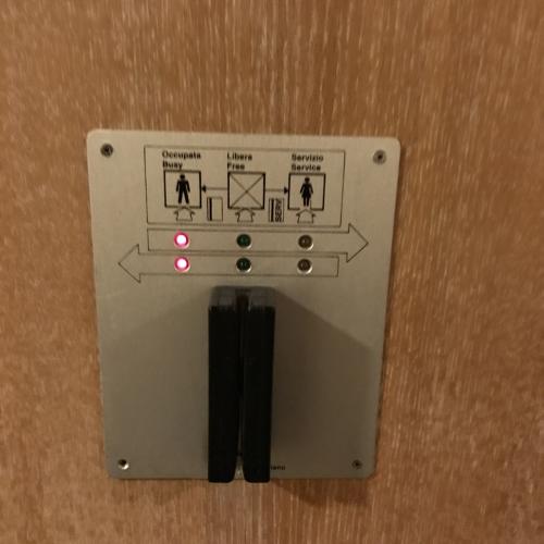 鍵のスキャンする場所が隣の部屋と共通!