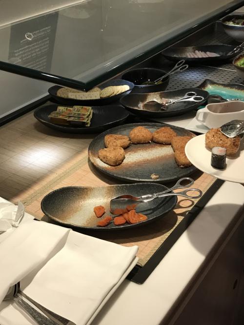 焼きおにぎり<br />敷いてあるのが和