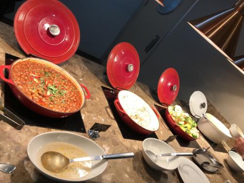 夕食のブッフェ