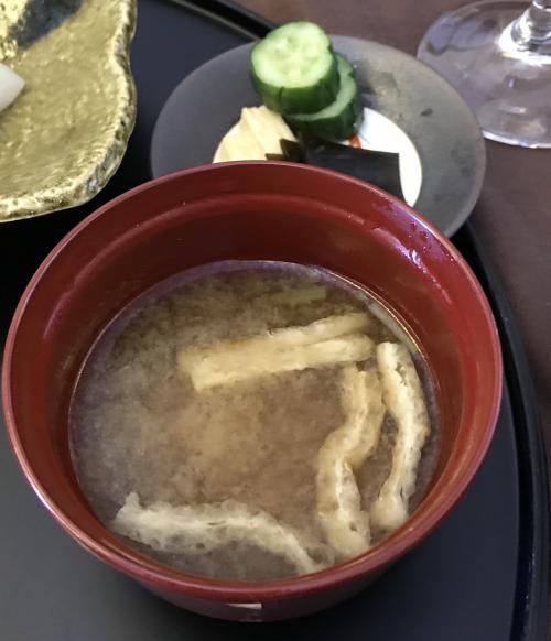留椀<br />〈石かわ〉 味噌椀(なめこ 油揚げ 三ツ葉)<br /><br />香の物<br />〈石かわ〉 長芋 昆布 胡瓜<br />