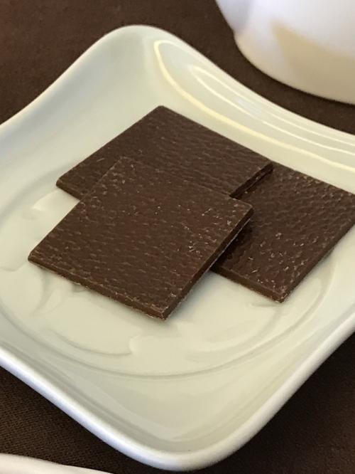 〈虎 白〉 トリュフチョコレート<br />ゲテモノかと思ったら、トリュフの香りはしっかりと、調和