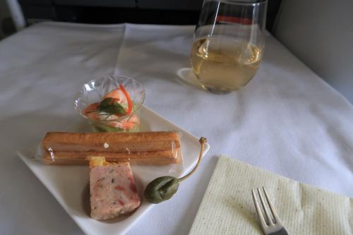 アミューズ。飛行機に乗るまでは、そんなハイカラな専門用語は知りませんでしたが、ここ最近この言葉を鮮度を失いつつあるような感じです