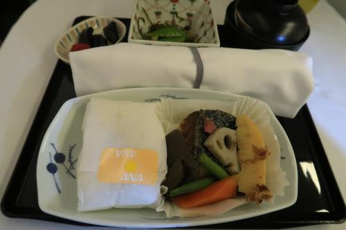 到着前は、和食で