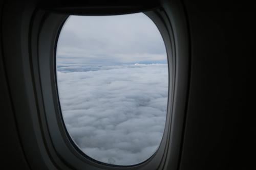 ドイツの上空は、一面雲に覆われています