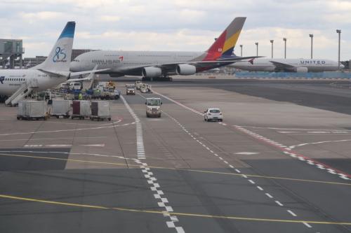 アシアナ航空のＡ３８０が横を走っていました。でっかいです。まだ、自分にとってはめずらしい感じがします