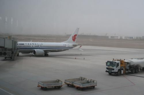 　来るときはホータンまで中国南方航空でしたが、帰りはカシュガルからウルムチ経由北京まではナショナルフラッグの中国国際航空<br /><br />　空の旅に続きます