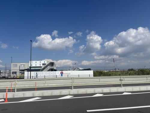 外に出るとかろうじて面影が。