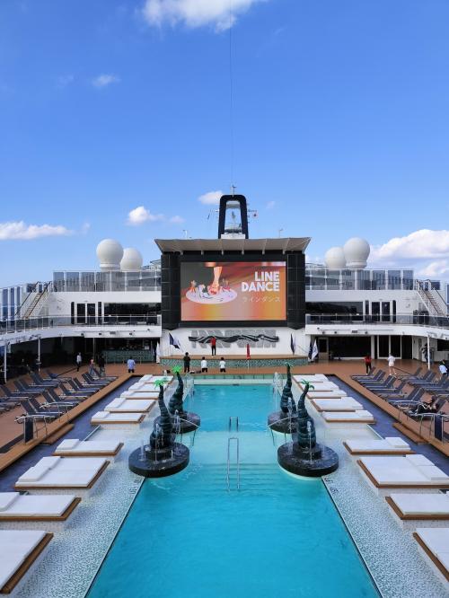 アトモスフィアプールへ、<br />ダンスレッスンが行われてました。