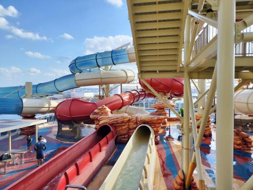 18Fのスライダープール、これは見るだけにしとこう