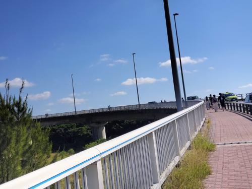 私たち以外にも１０人くらい先を歩いてた。<br />石垣は離島だからタクシーの台数も限られてるし、待つのは仕方ないですね<br /><br />