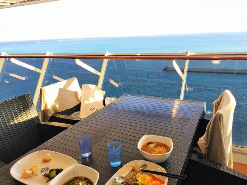 今日も早めの？夕食<br />軽くブッフェへ