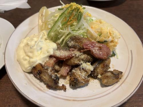 私は牡蠣のバター焼きを頂きました。食事の後は息子と別れホテルに戻りました。旅行記はその2へ続きます。