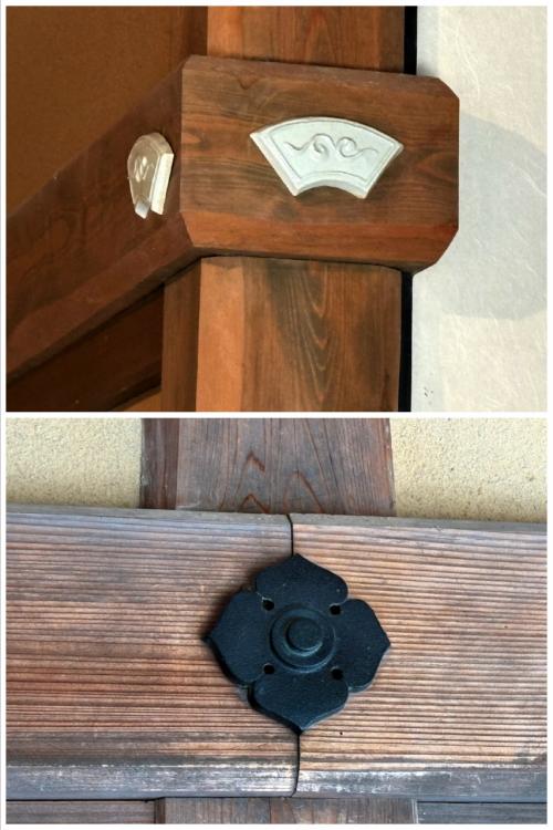 大釘の頭を隠すための化粧金具「釘隠し」は通常は銅製ですが、茶室だけは瀬戸物です。<br />理由は、湯気で銅が錆ると緑青が発生し、体の害になるからです。<br />