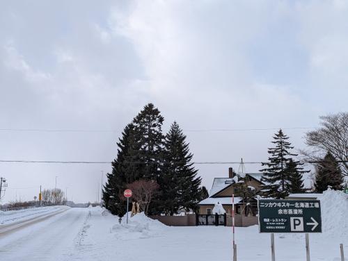 ちなみにニッカには試飲サービスがありますが、工場見学と同じく予約が必要です<br />昔は予約無しでできたのですが、ウイスキーの大人気効果でしょうか