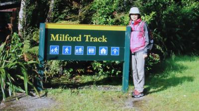 ミルホードトラックのハイキングはゴール地点サンドフライポイントからジャイアントゲートフォールズまでの往復ルートです。（歩行時間：約5時間　距離：約11Km）