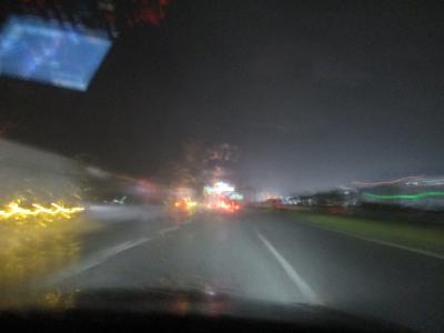木曜日の夜に車で出発します。<br /><br />途中、静岡県、愛知県のあたり、恐怖を感じるようなものすごい土砂降り・・・アクアプレーニングというのが初めてわかった気がした、怖かった。。。<br /><br />明日からは良い天気だといいけど。