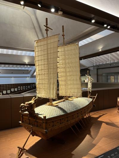 前編からの続きです<br /><br />晋州城の博物館の展示です。　秀吉をやっつけた　推しの展示が多数　　亀甲船　の模型です<br /><br />統営には、実物大の復元船が有りますね。