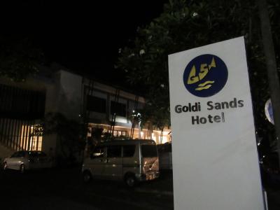 19：30　その後、１時間走ってネゴンボの「ゴルディサンズホテル｣着
　
