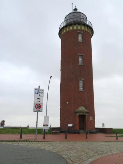 上掲の画像のCASSEN EILS社のオフィスがあるアルテ・リーベの岸壁そばには、高さ23mのハンブルガー灯台も。

クックスハーフェンからエルベ川を遡って行けばハンブルク港があるからこの名が付いたんだろうな。
ドイツの北海沿岸で最も古い灯台で、19世紀初めに建てられ、2001年まで使われていたそうです。