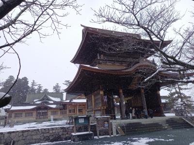 竹田城下を11:40に出発し、12:35阿蘇神社に到着。神社参拝後12:55に熊本城に向けて出発。
