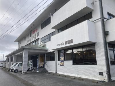 米原の駅弁屋井筒屋の本社工場へ。<br />今は在来線では立ち喰いそばはなくなったがここならゆったり食べれる。