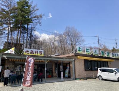 
ホテルから15分ほど歩いて「中村農場」へ。鶏肉と玉子の直売店です。

併設の食堂の親子丼が評判だそう。
11時の開店の少し前でしたが、すでに何組かのお客さんが待っていました。
番号札を引いて、案内を待ちます。１０番目でした。
