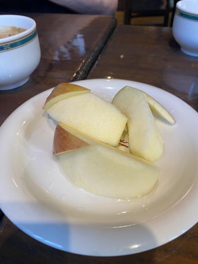 この日はデザートにりんごが付いてきました