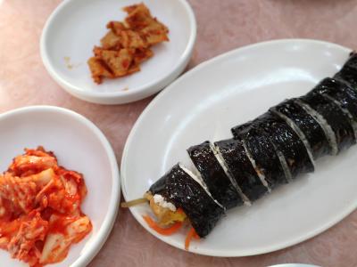 釜山旅2日目の朝は西面駅にあるお店で<br /><br />夫が韓国の海苔巻きを食べたいというので<br />入ってみました<br /><br />