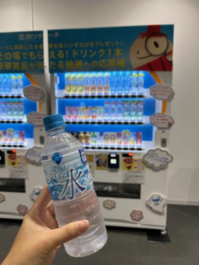 ドリンク１本プレゼントもらえるんです～(*´ω`*)<br /><br />酔い止め薬を飲むための水を頂きました。